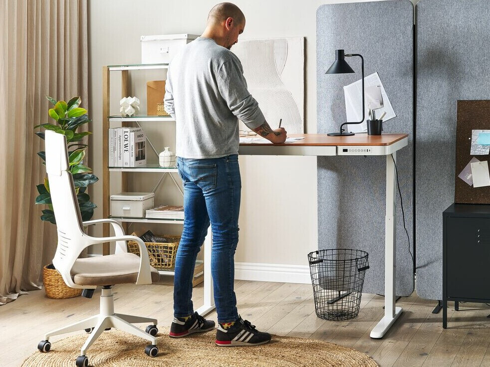 Γραφείο με ρυθμιζόμενο ύψος Berwyn 224 (Άσπρο + Ανοιχτό χρώμα ξύλου)