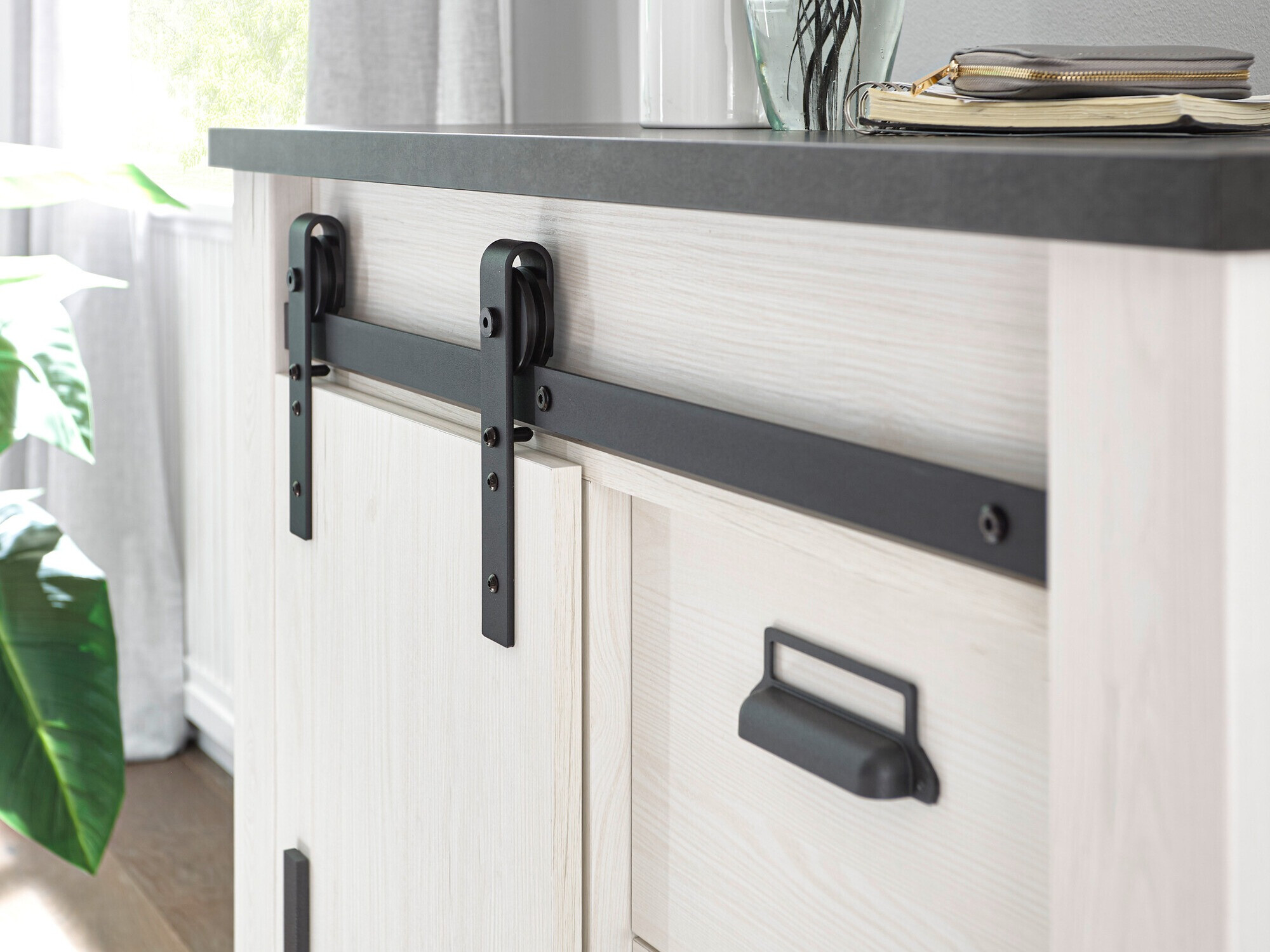 Συρταριέρα Cirtale 117 (Ανθρακί + Λευκασμένο πεύκο)