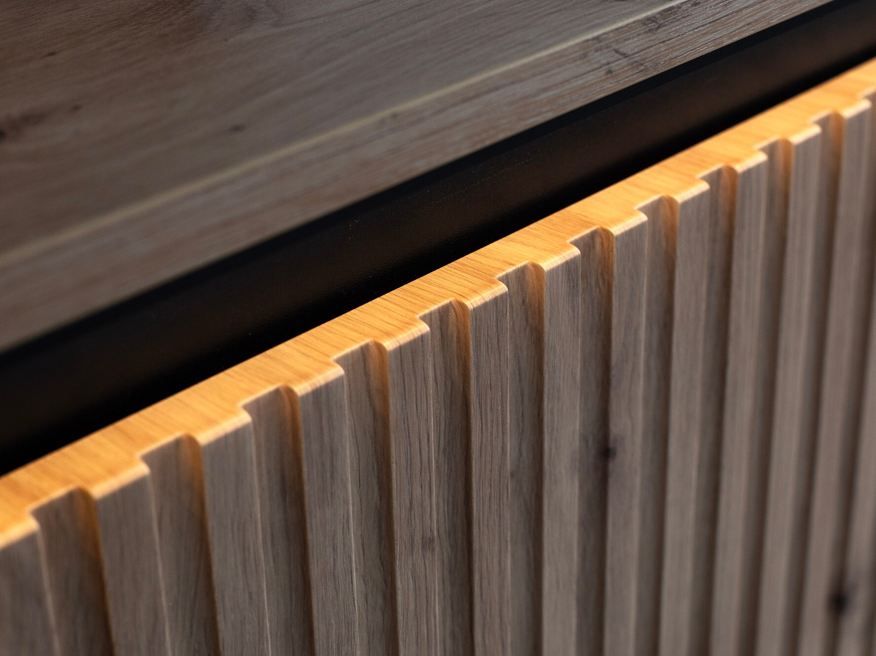 Συρταριέρα Fernolu 100 (Artisan βελανιδιά + Μαύρο)