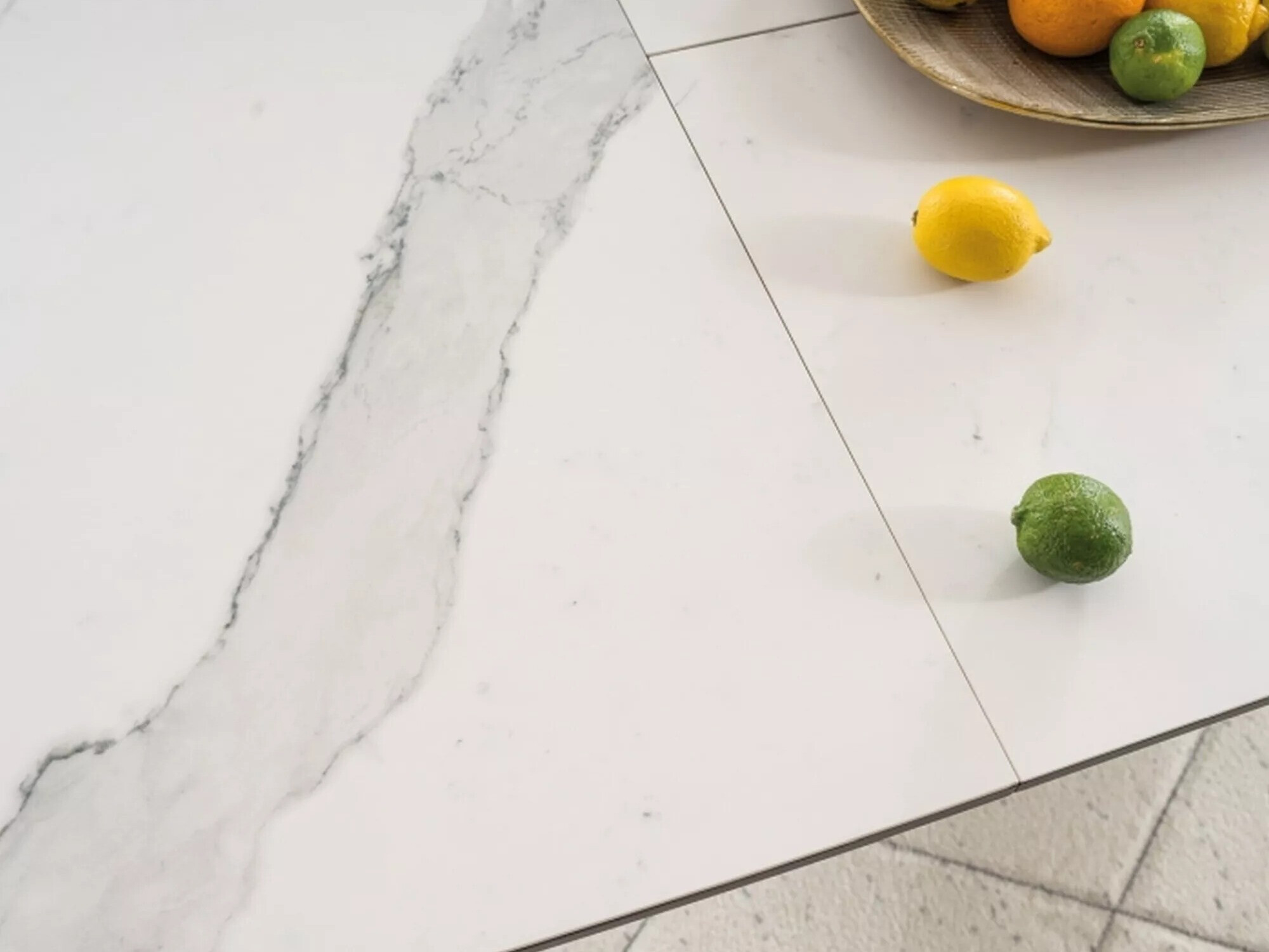 Table Detroit 116 (White marble + Black)