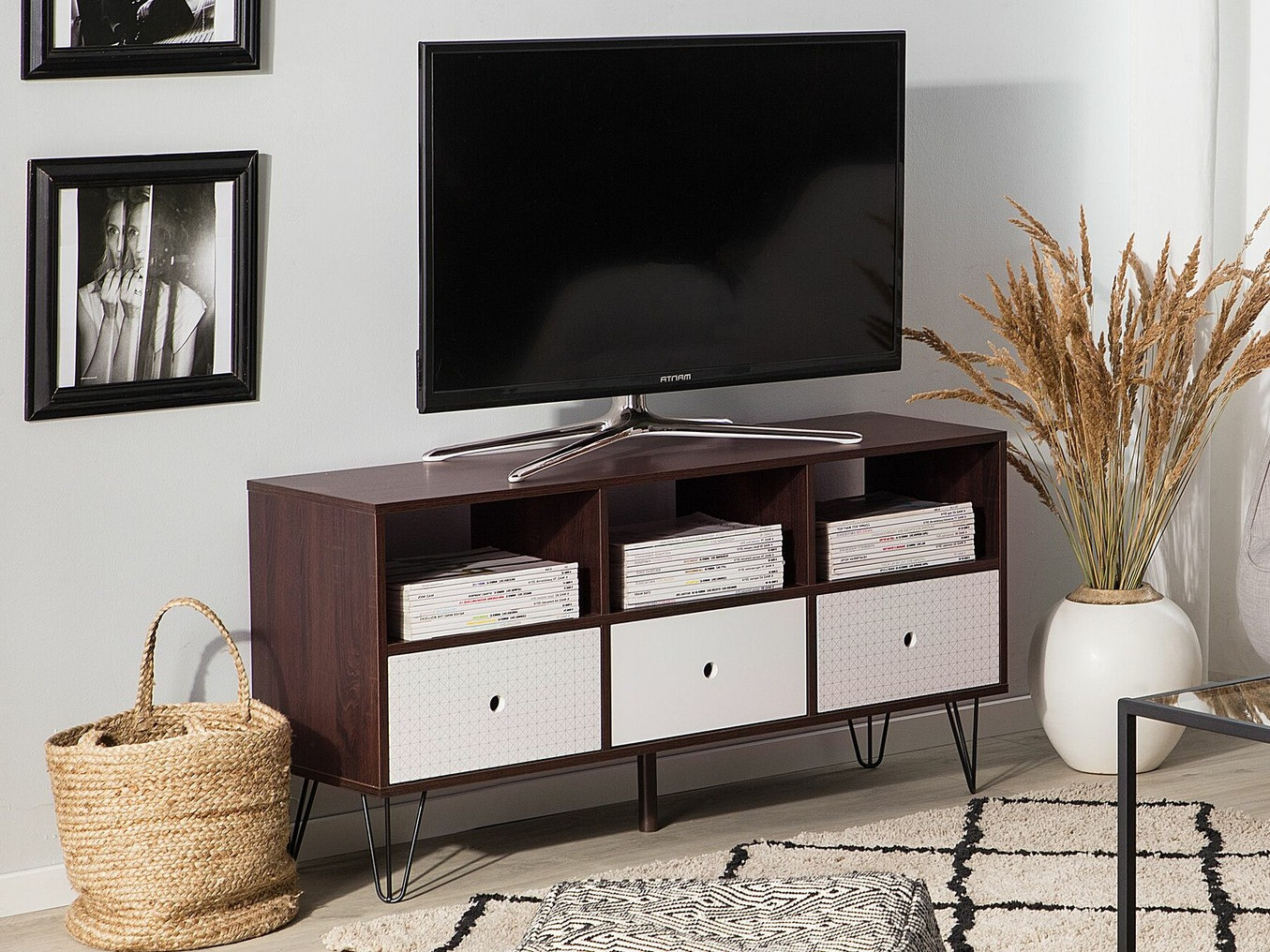 TV stand Berwyn 2002