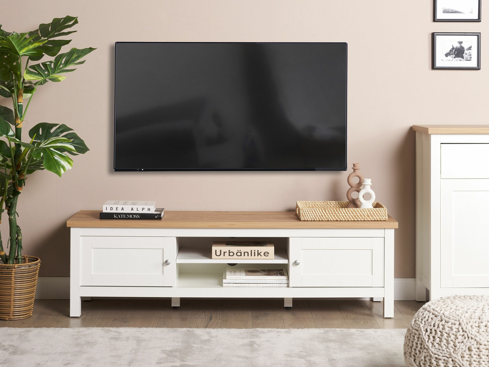 TV stand Berwyn 2004