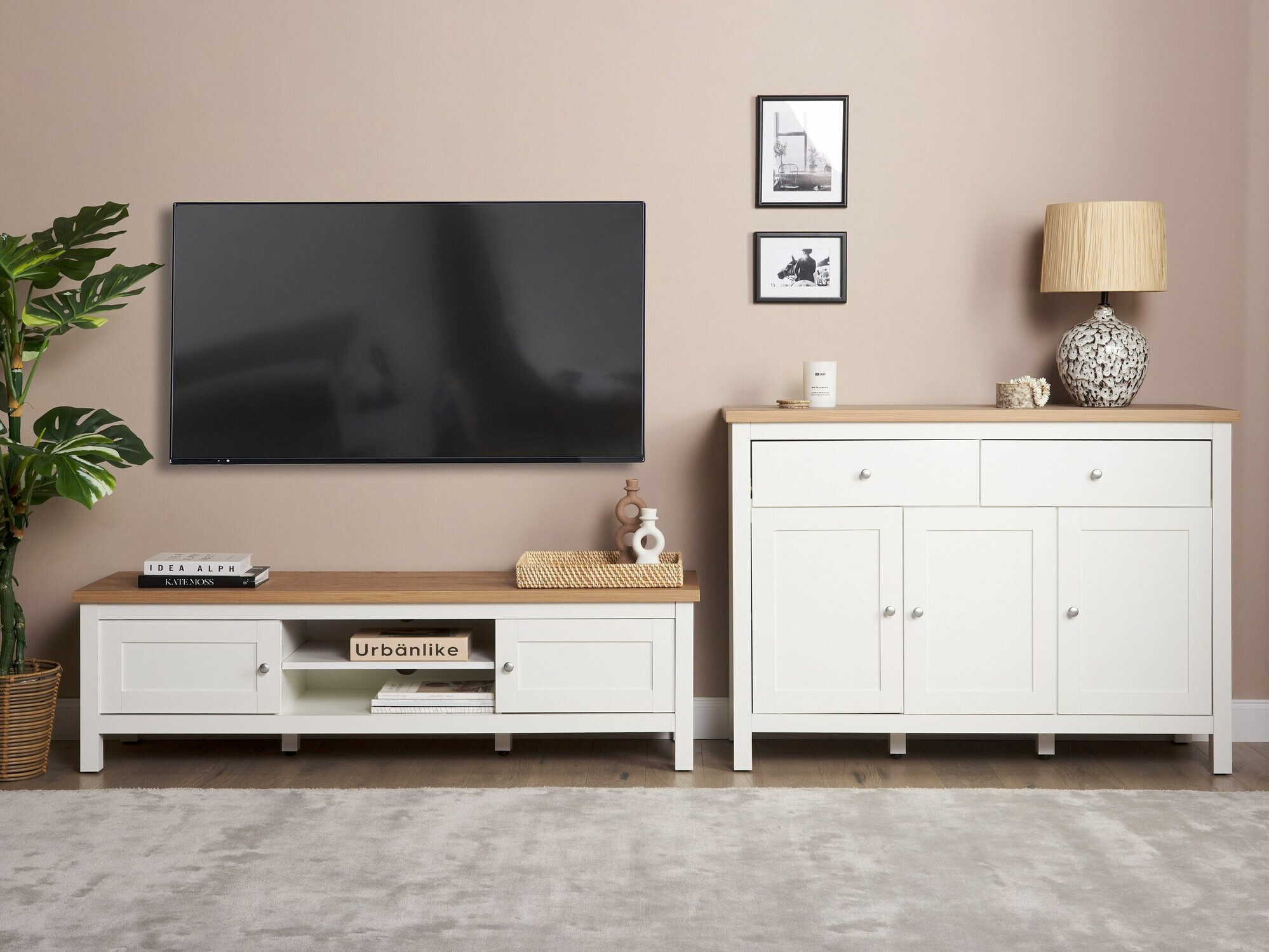 TV stand Berwyn 2004