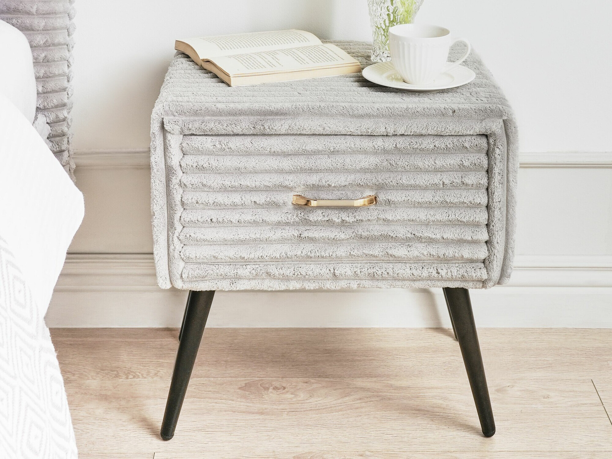 Κομοδίνο Berwyn 2590 (Ανοιχτό γκρι)