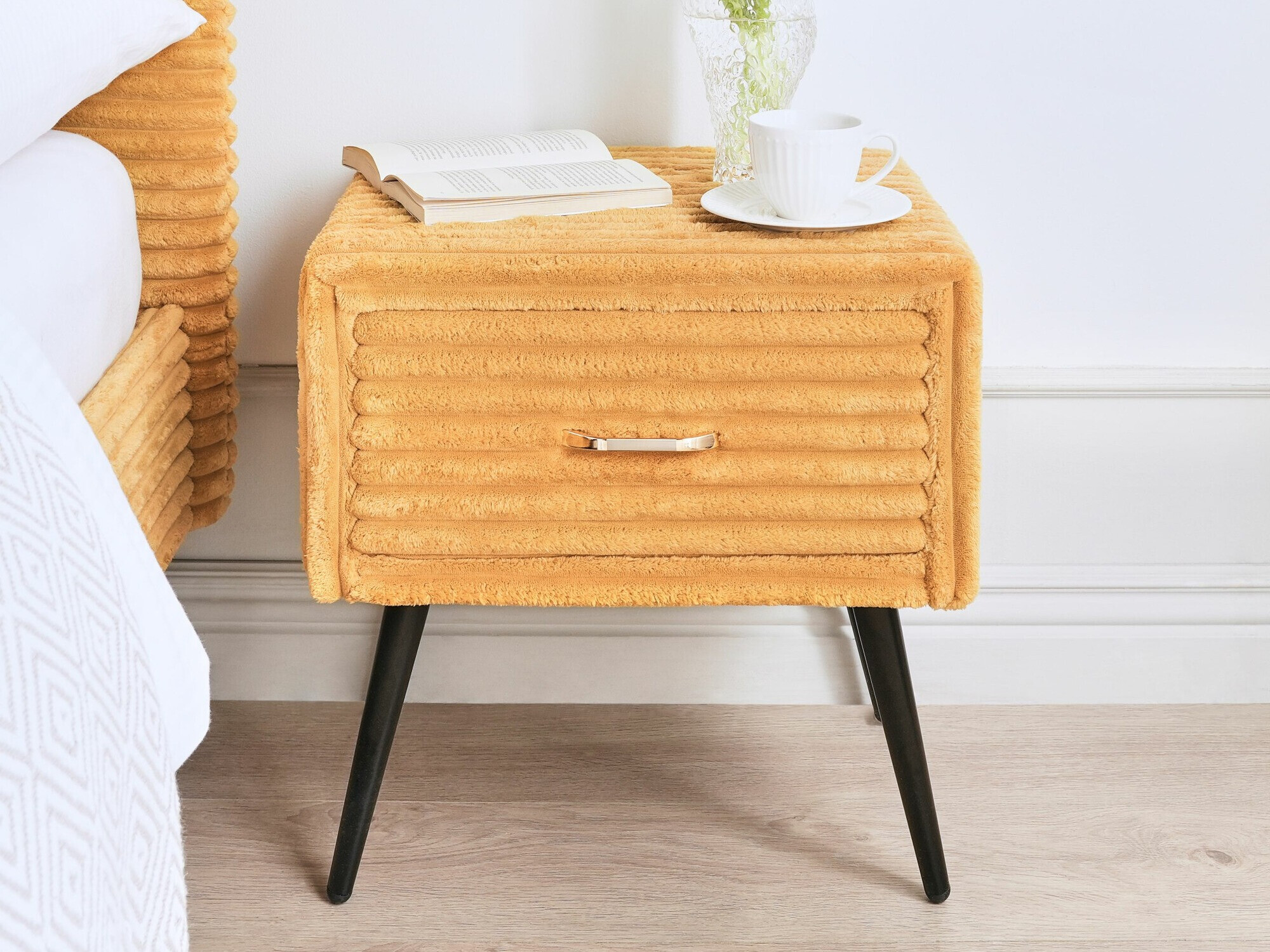 Κομοδίνο Berwyn 2590 (Πορτοκαλί)