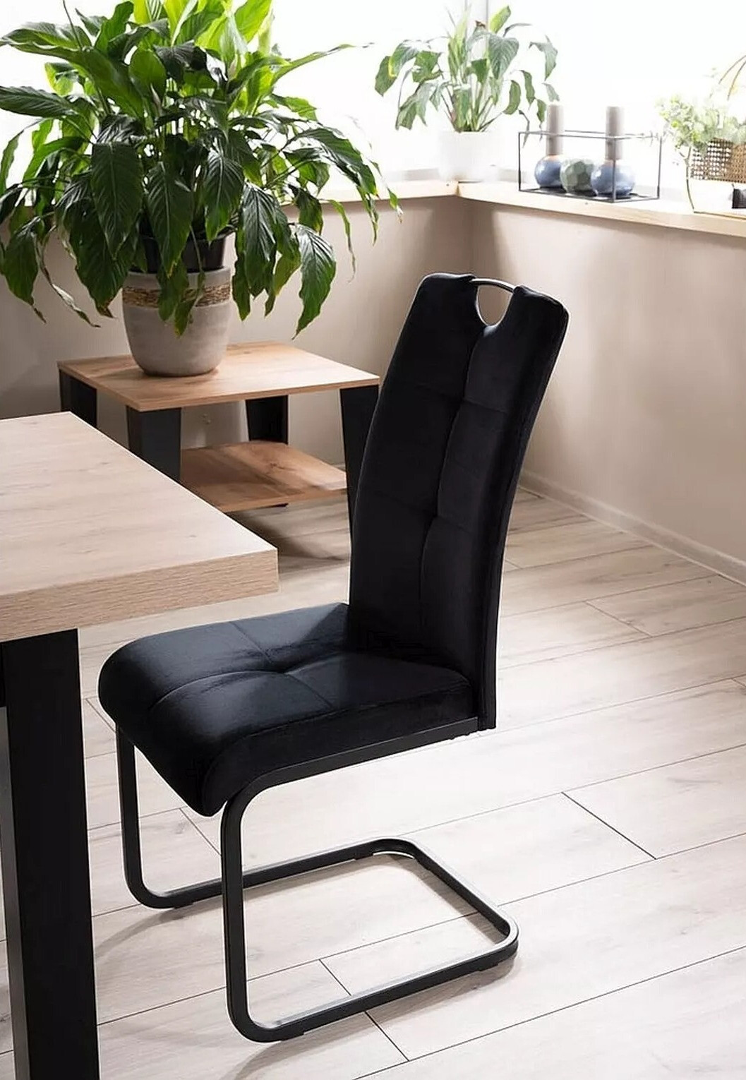 Chair Detroit 724 (Black)