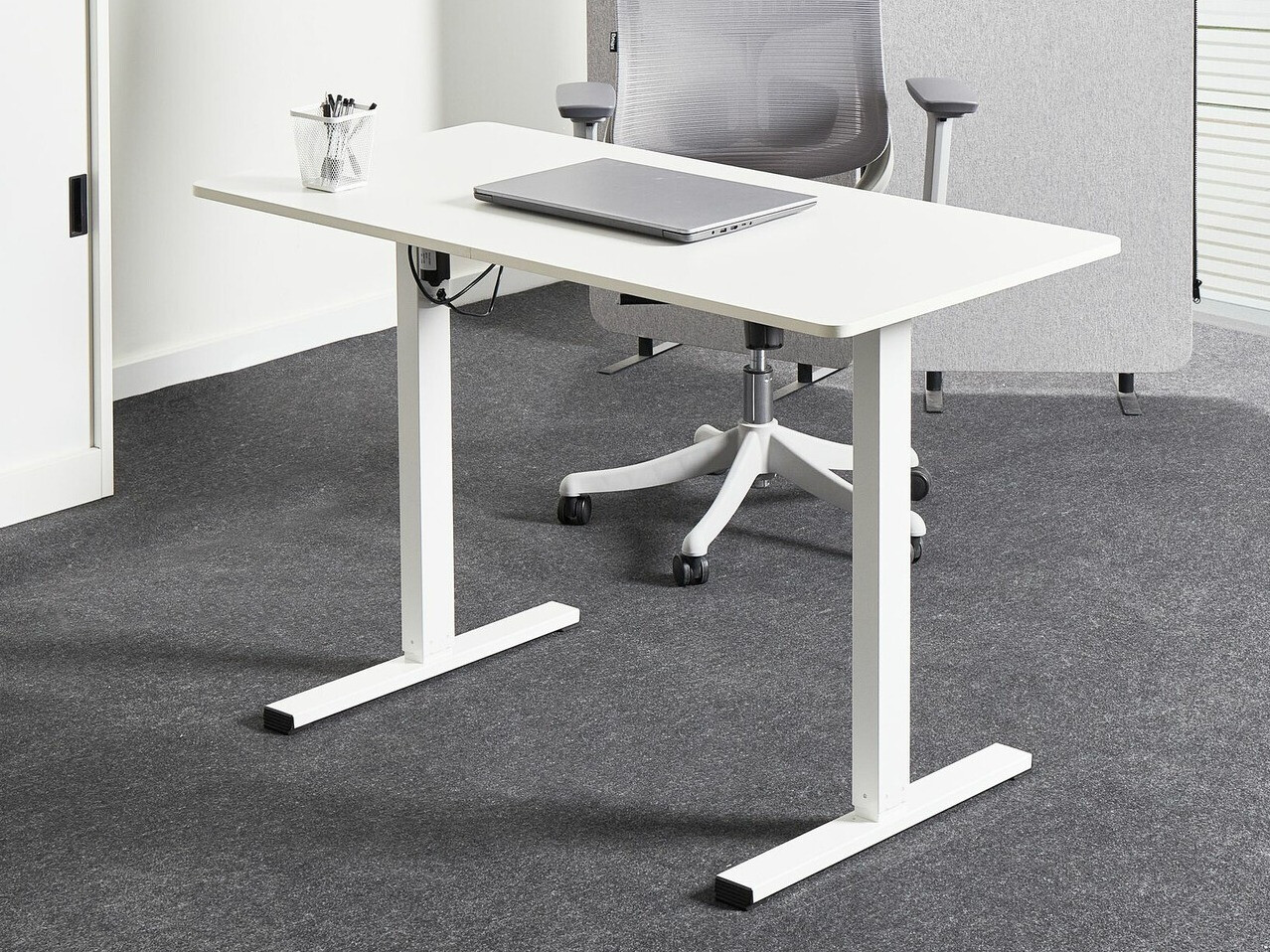 Γραφείο με ρυθμιζόμενο ύψος Berwyn 2639 (Άσπρο)