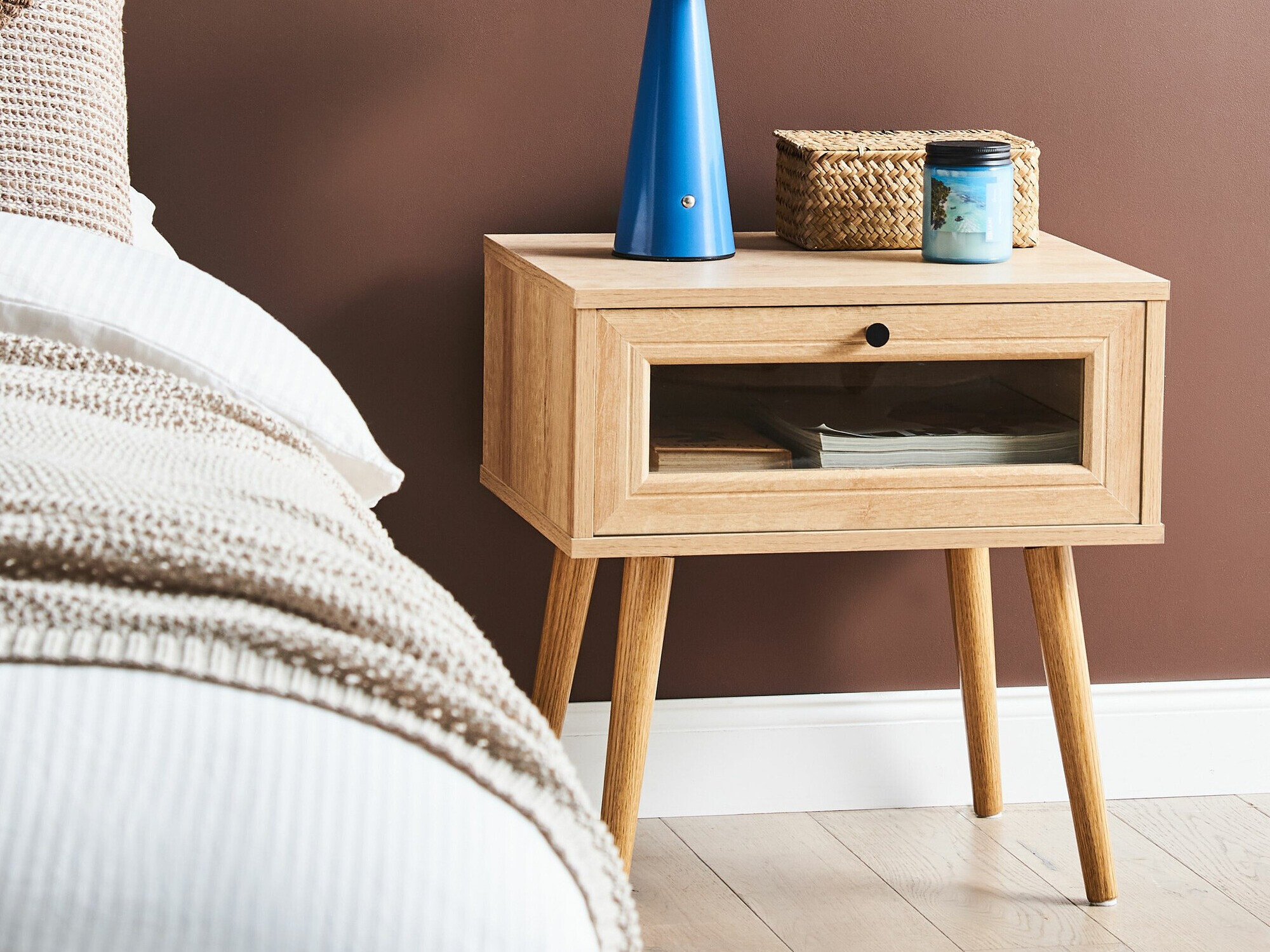 Κομοδίνο Berwyn 2677