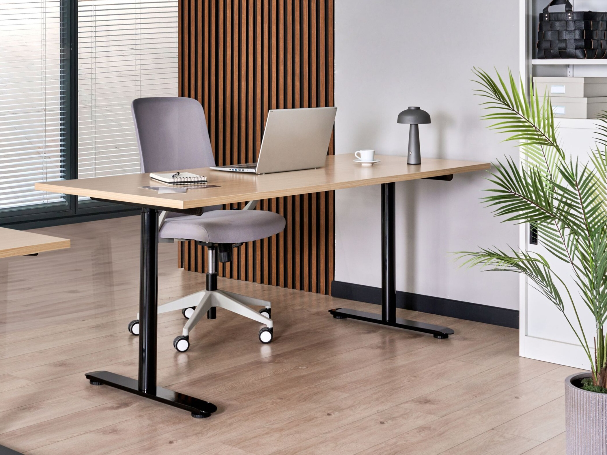 Γραφείο με ρυθμιζόμενο ύψος Berwyn 3188 (Ανοιχτό καφέ)