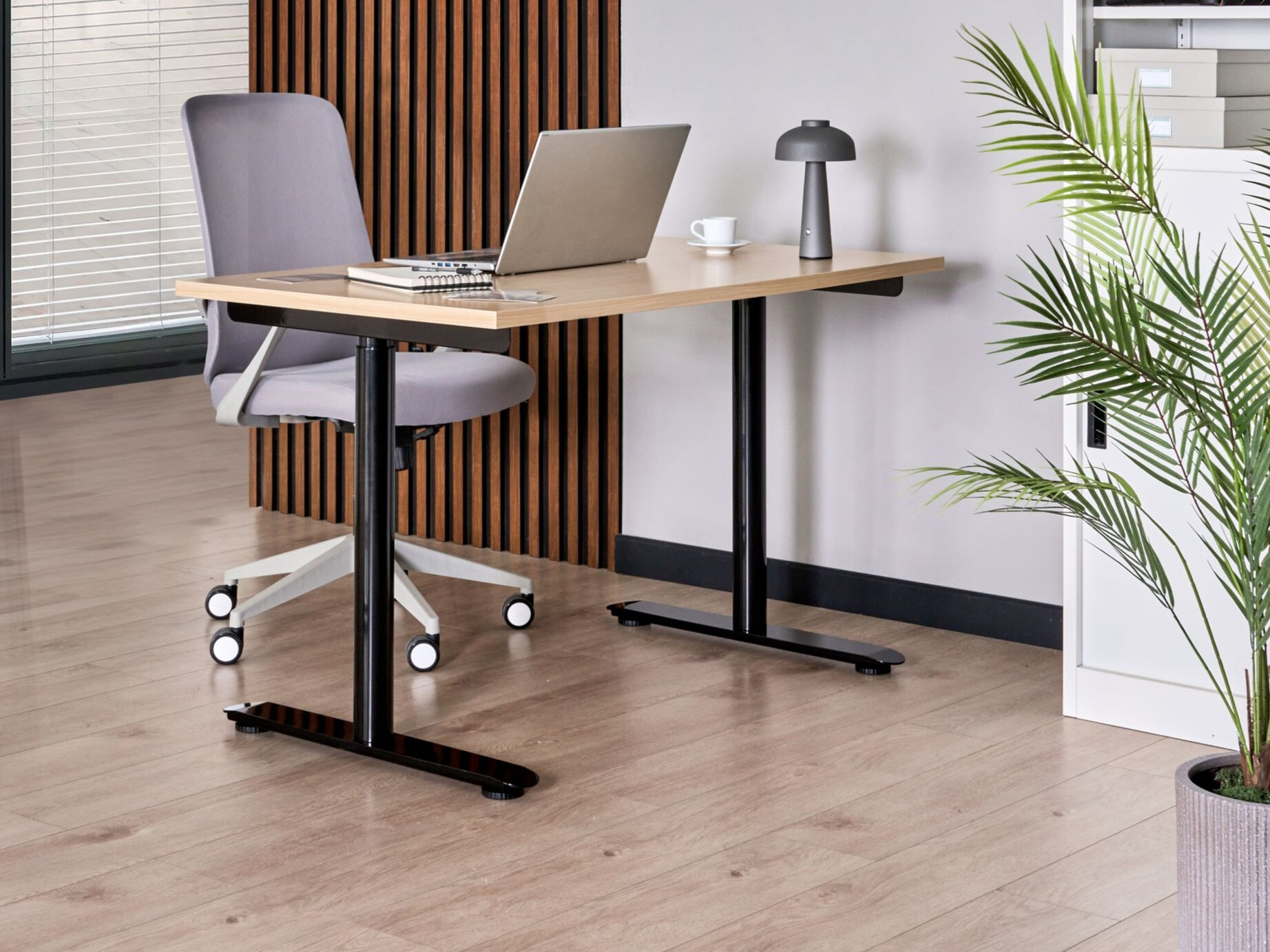 Γραφείο με ρυθμιζόμενο ύψος Berwyn 3190 (Ανοιχτό καφέ)