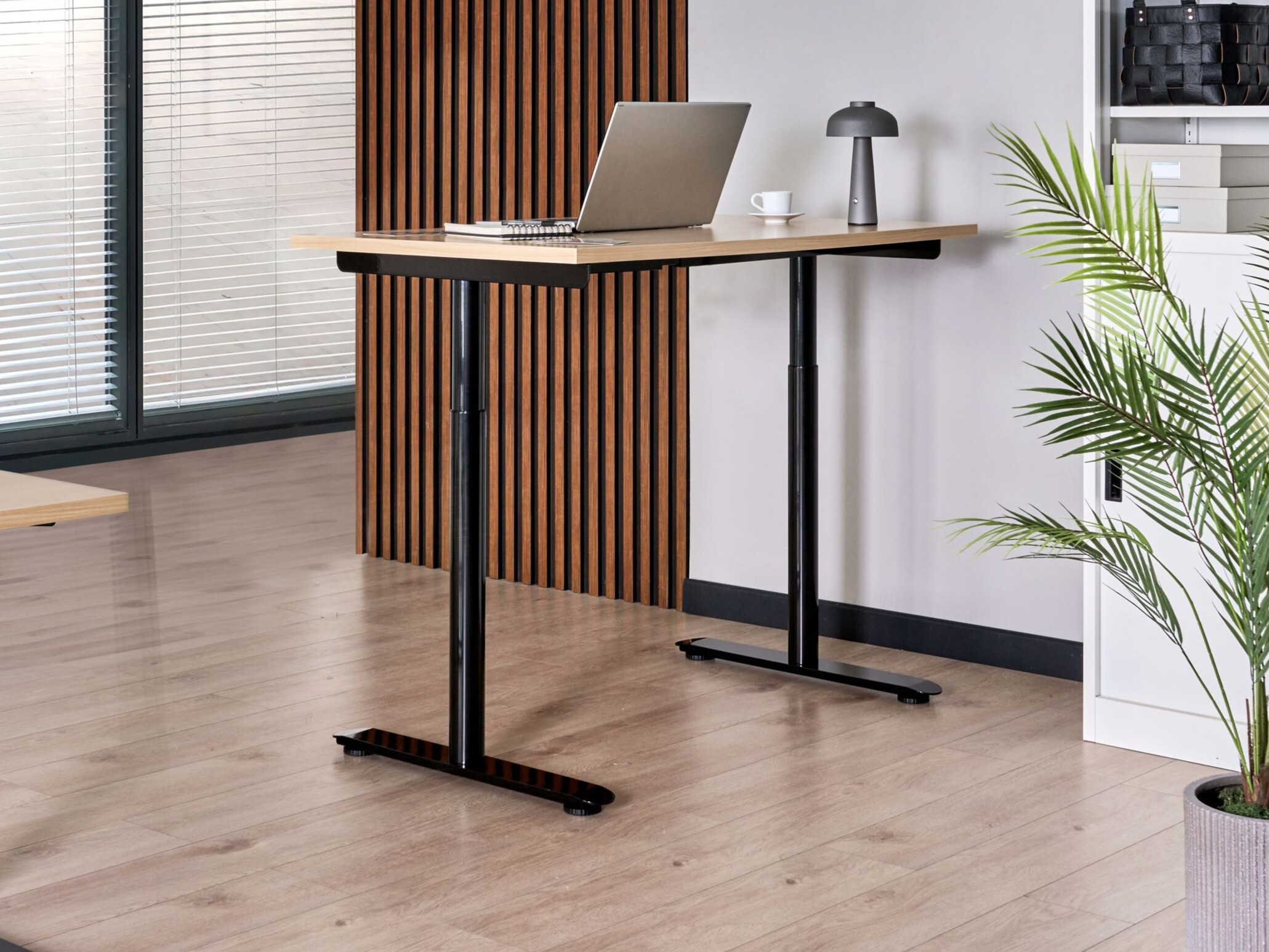 Γραφείο με ρυθμιζόμενο ύψος Berwyn 3190 (Ανοιχτό καφέ)