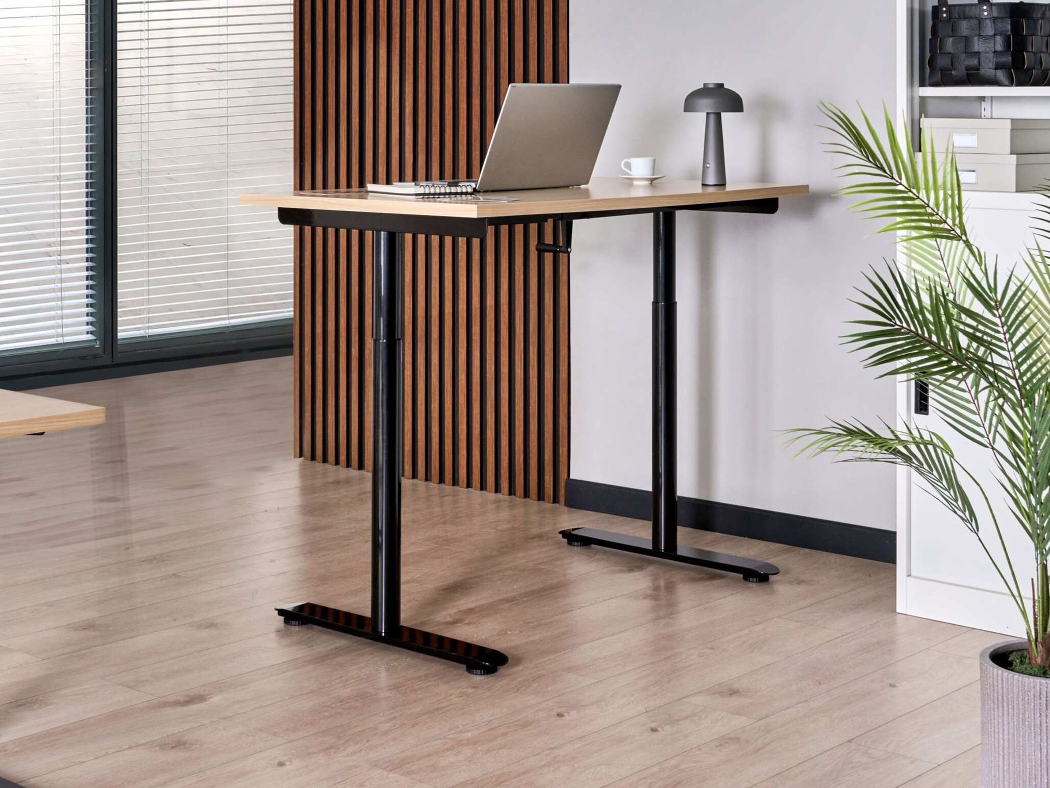 Γραφείο με ρυθμιζόμενο ύψος Berwyn 3192 (Ανοιχτό καφέ)