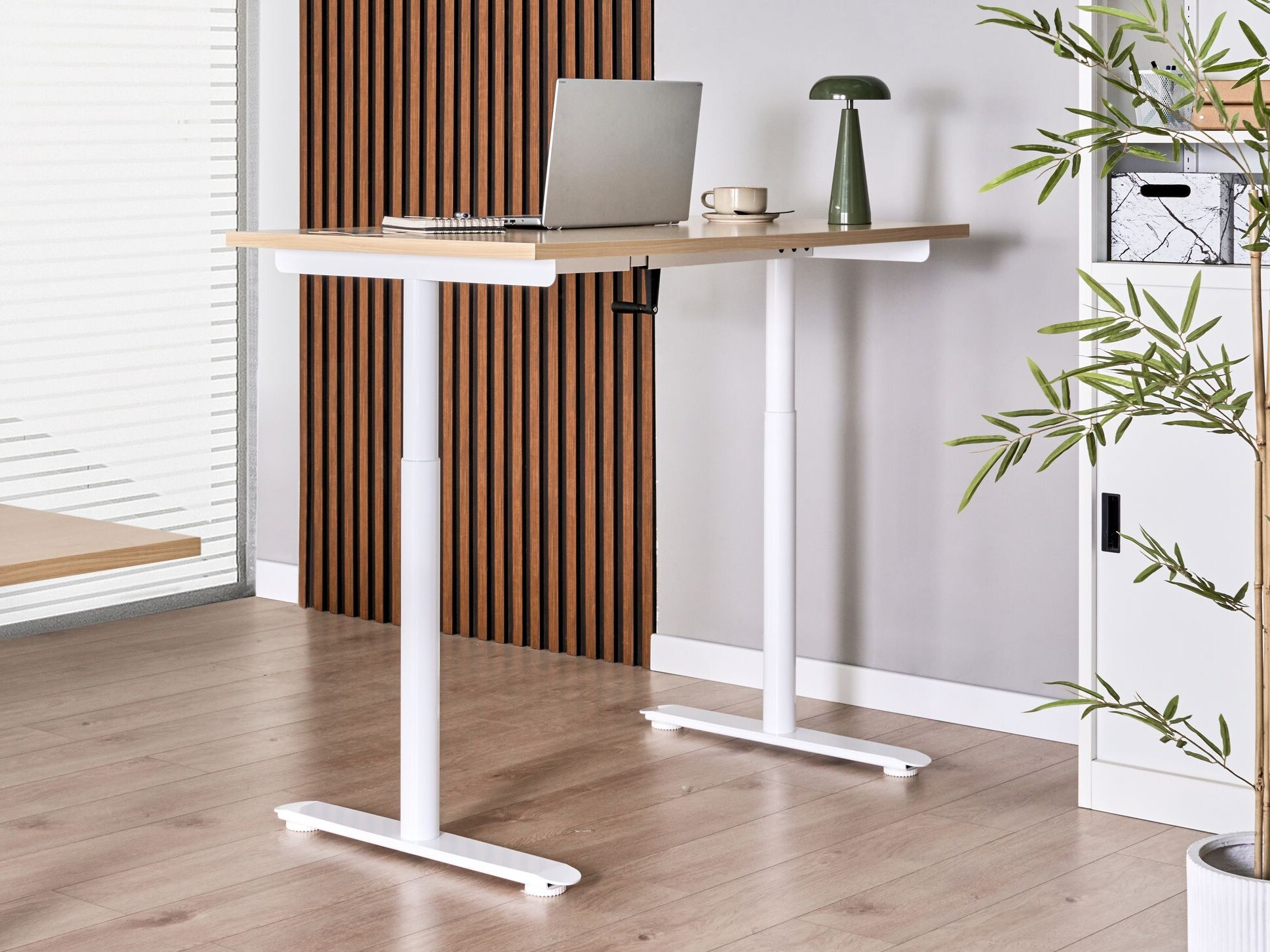 Height-adjustable desk Berwyn 3192 (Light brown)