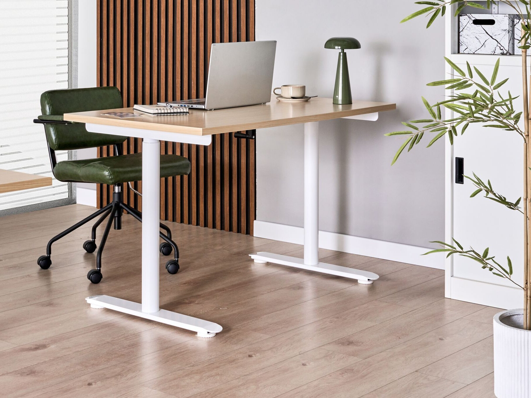 Height-adjustable desk Berwyn 3192 (Light brown)