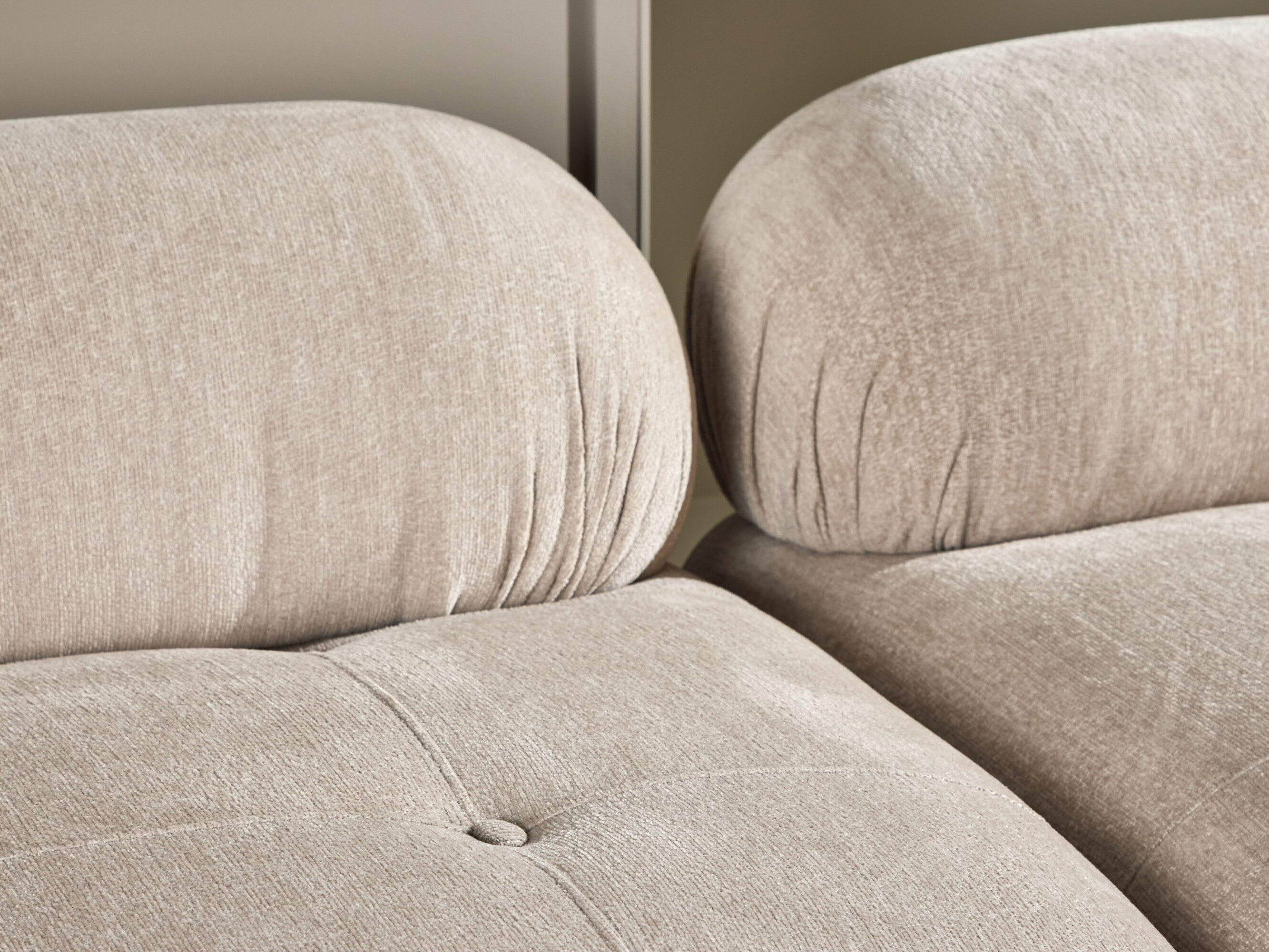 Αρθρωτός καναπές Evardale 104 (Μπεζ + Ασημί)